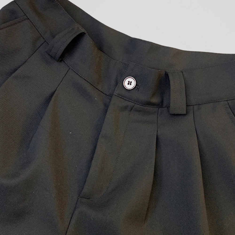 Loose Pleated Bermuda Shorts