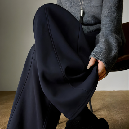 Hip to Leg Curving Line Pants